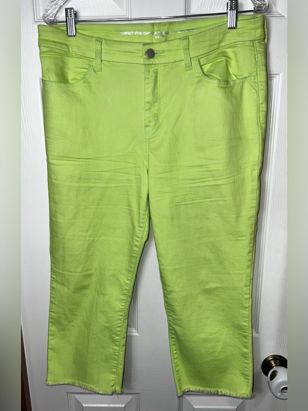 (READ) Chico’s Capris Capri Pants Denim Capris Lightweight Green Size 1(M) 8-10